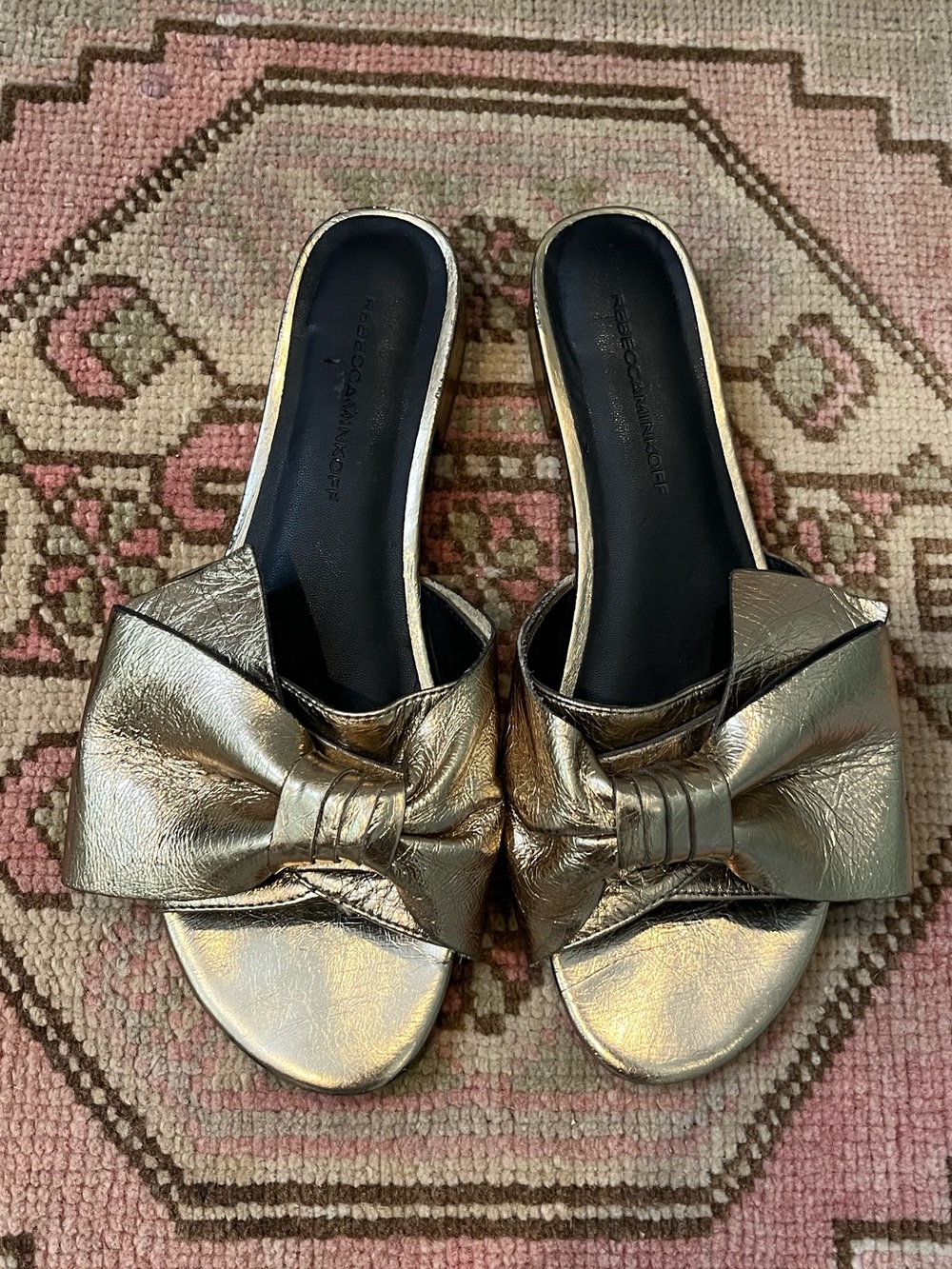 EUC Rebecca Minkoff Gold Leather Bow Sandals 36.5